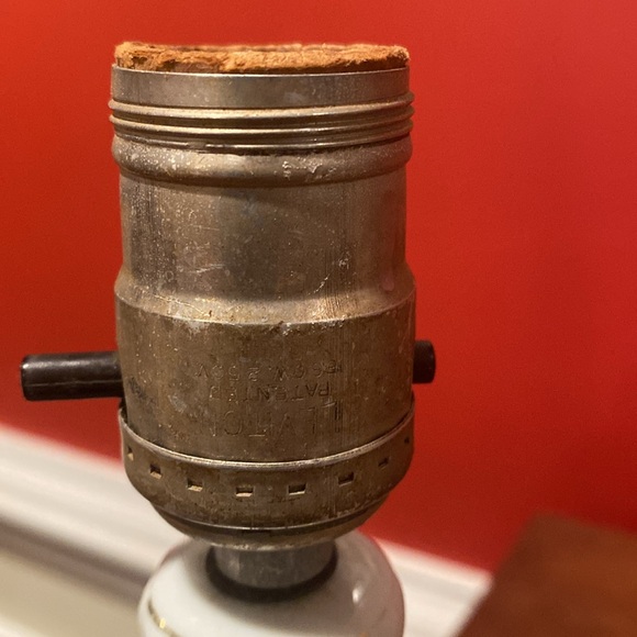 Vintage 40’s-50’s Boudoir lamps, porcelain Victorian figures made in Japan. - Picture 8 of 17